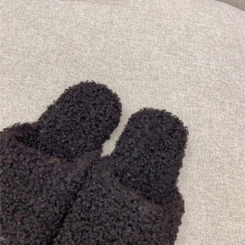 High Quality Luxury Balenciaga Classic Fur Flat Slippers – Style 17507 product detail