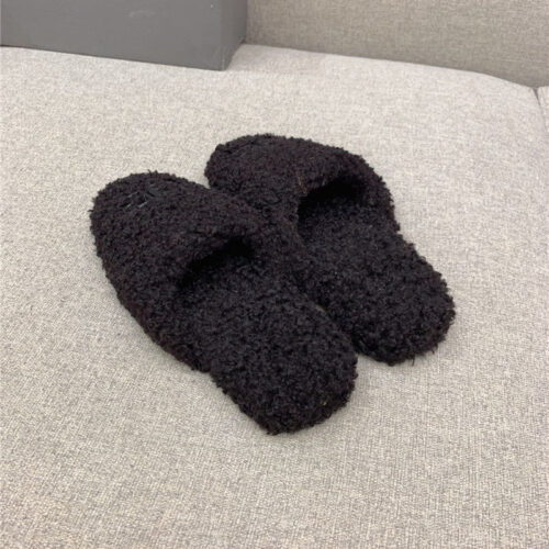 High Quality Luxury Balenciaga Classic Fur Flat Slippers – Style 17507 product detail
