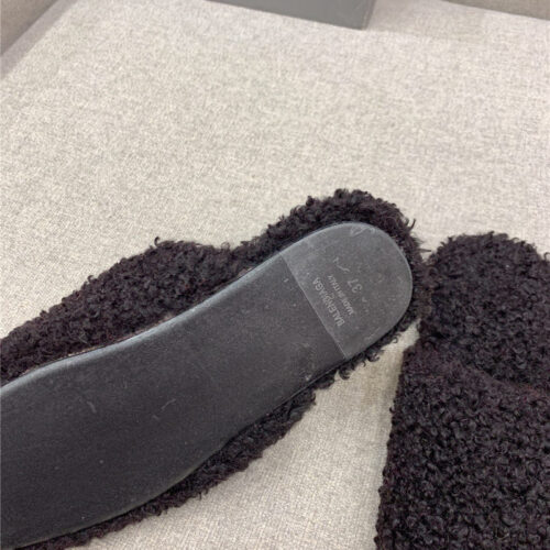 High Quality Luxury Balenciaga Classic Fur Flat Slippers – Style 17507 product detail