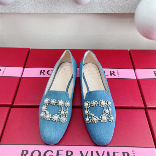 High Quality Luxury Roger Vivier Pearl Embroidered Buckle Loafers product detail