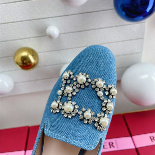 High Quality Luxury Roger Vivier Pearl Embroidered Buckle Loafers product detail