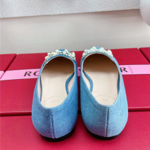 High Quality Luxury Roger Vivier Pearl Embroidered Buckle Loafers product detail