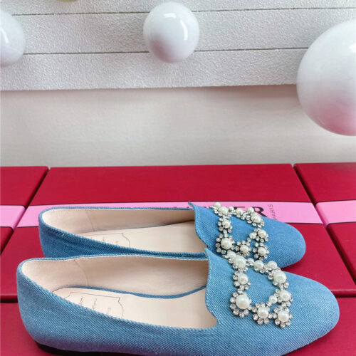 High Quality Luxury Roger Vivier Pearl Embroidered Buckle Loafers product detail