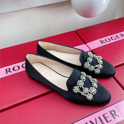 High Quality Luxury Roger Vivier Pearl Embroidered Buckle Loafers – Style 95764