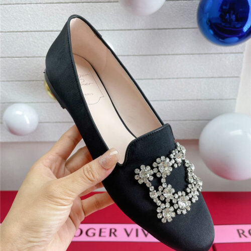 High Quality Luxury Roger Vivier Pearl Embroidered Buckle Loafers – Style 95764 product detail