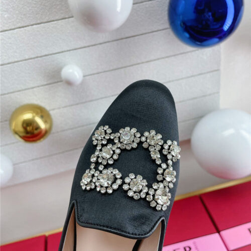 High Quality Luxury Roger Vivier Pearl Embroidered Buckle Loafers – Style 95764 product detail