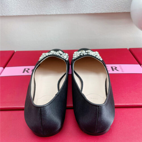 High Quality Luxury Roger Vivier Pearl Embroidered Buckle Loafers – Style 95764 product detail