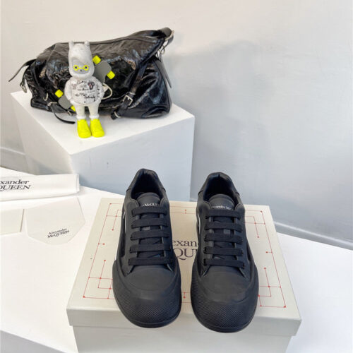 High Quality Luxury Alexander McQueen Retro Sneakers Skate Shoes product detail