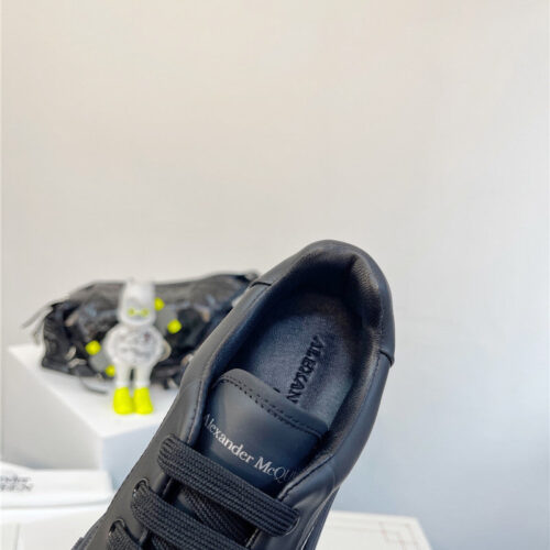 High Quality Luxury Alexander McQueen Retro Sneakers Skate Shoes product detail