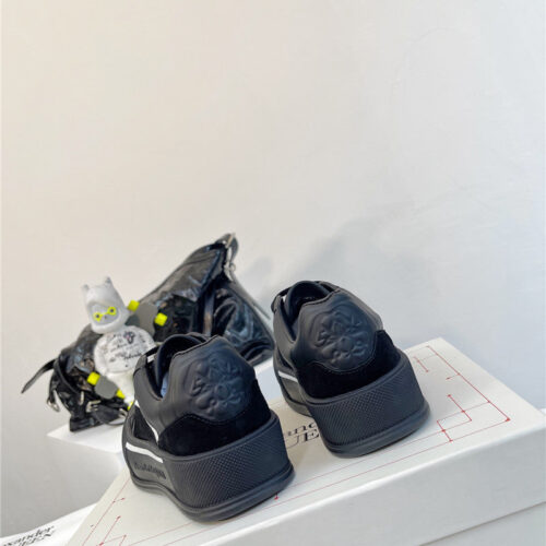 High Quality Luxury Alexander McQueen Retro Sneakers Skate Shoes product detail