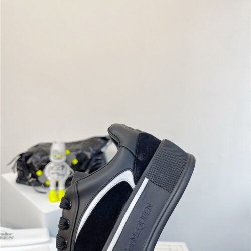 High Quality Luxury Alexander McQueen Retro Sneakers Skate Shoes product detail