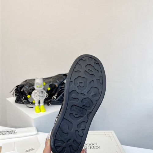 High Quality Luxury Alexander McQueen Retro Sneakers Skate Shoes product detail