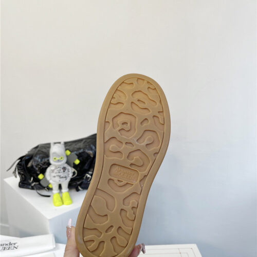 High Quality Luxury Alexander McQueen Retro Sneakers Skate Shoes – Style 58659 product detail