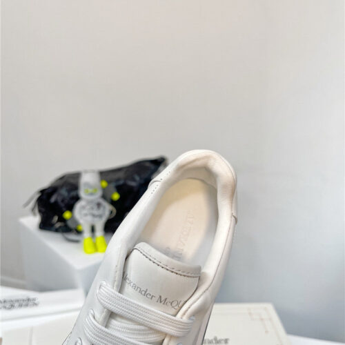 High Quality Luxury Alexander McQueen Retro Sneakers Skate Shoes – Style 56963 product detail