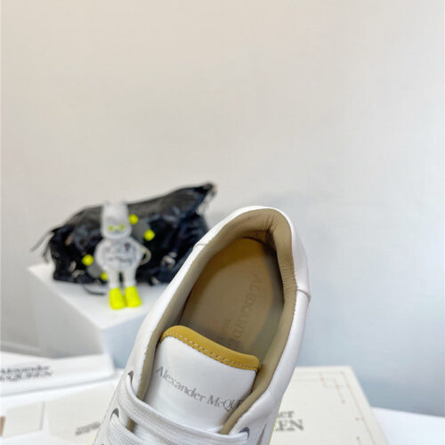 High Quality Luxury Alexander McQueen Retro Sneakers Skate Shoes – Style 55267 product detail