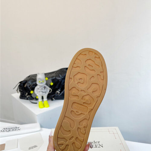 High Quality Luxury Alexander McQueen Retro Sneakers Skate Shoes – Style 55267 product detail