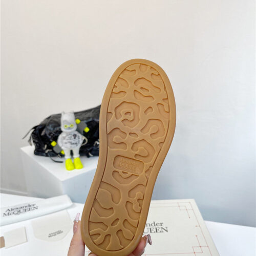 High Quality Luxury Alexander McQueen Retro Sneakers Skate Shoes – Style 53571 product detail