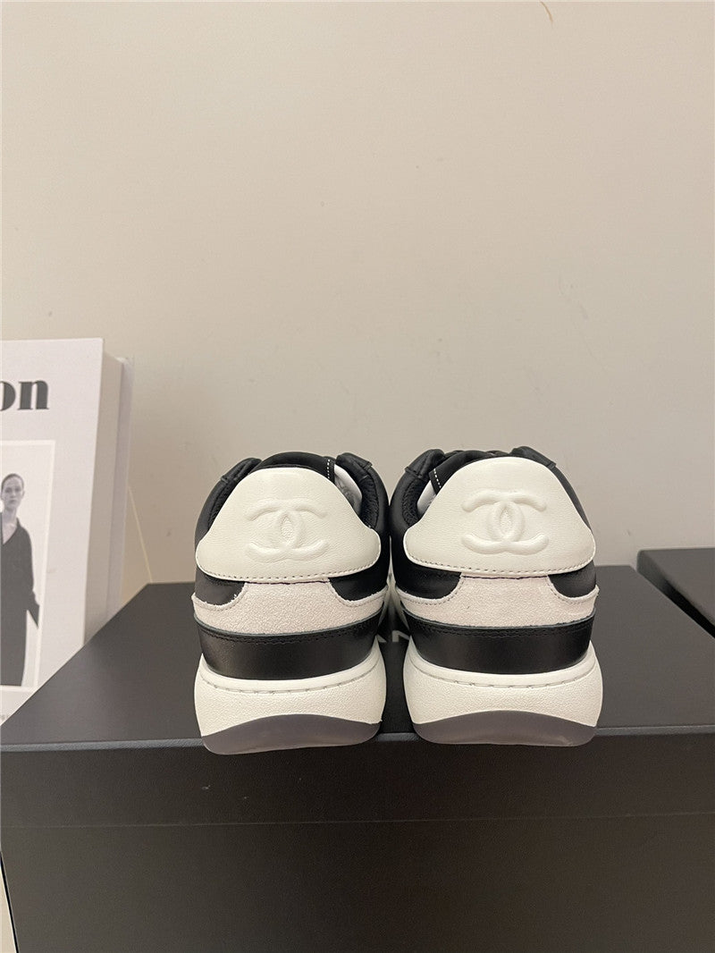 High Quality Luxury Chanel Early Autumn Panda Color Matching Sneakers product detail