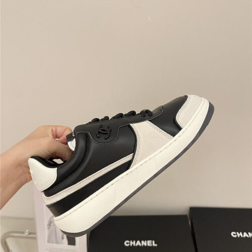 High Quality Luxury Chanel Early Autumn Panda Color Matching Sneakers product detail