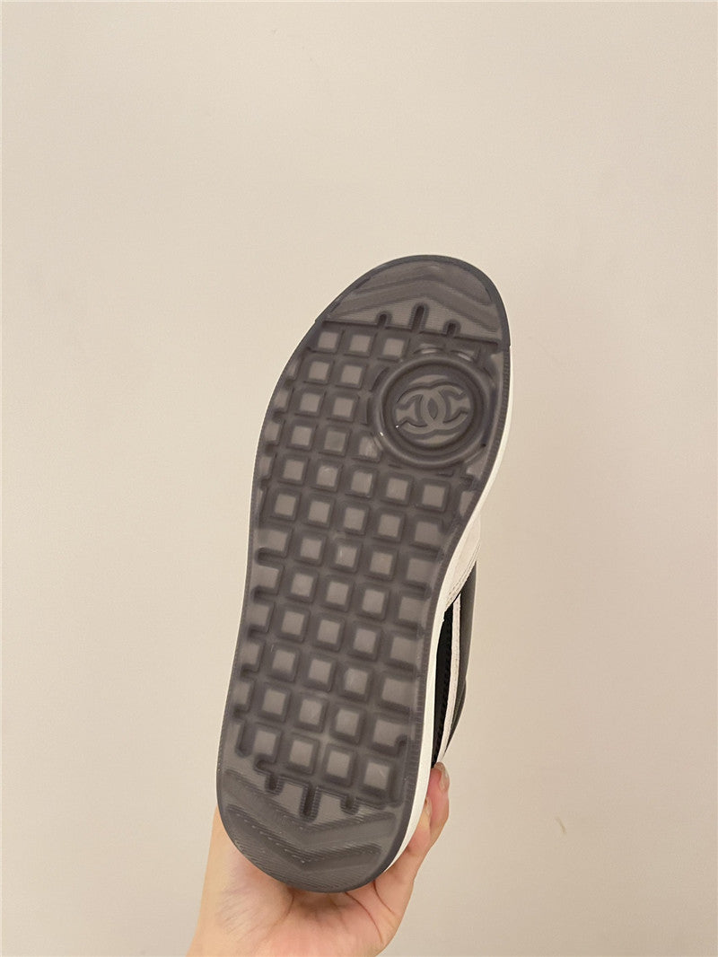 High Quality Luxury Chanel Early Autumn Panda Color Matching Sneakers product detail