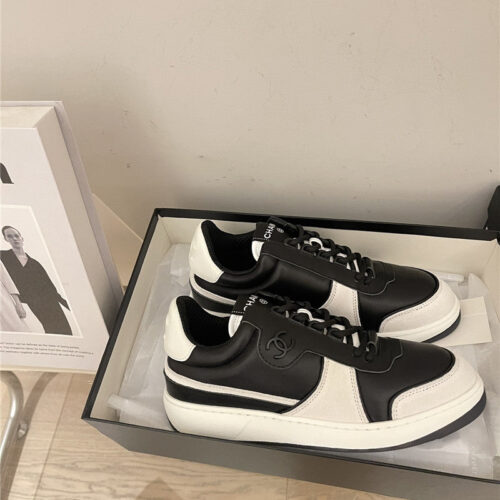 High Quality Luxury Chanel Early Autumn Panda Color Matching Sneakers alternate view