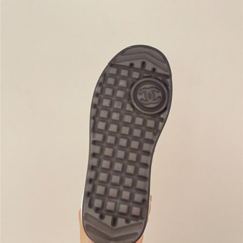High Quality Luxury Chanel Early Autumn Panda Color Matching Sneakers – Style 24806 product detail