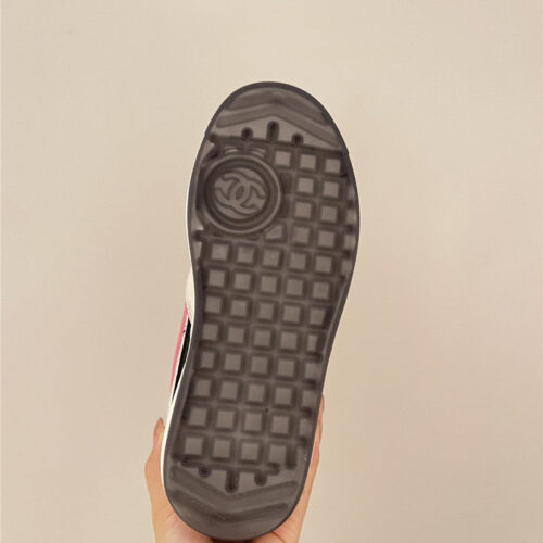 High Quality Luxury Chanel Early Autumn Panda Color Matching Sneakers – Style 90342 product detail