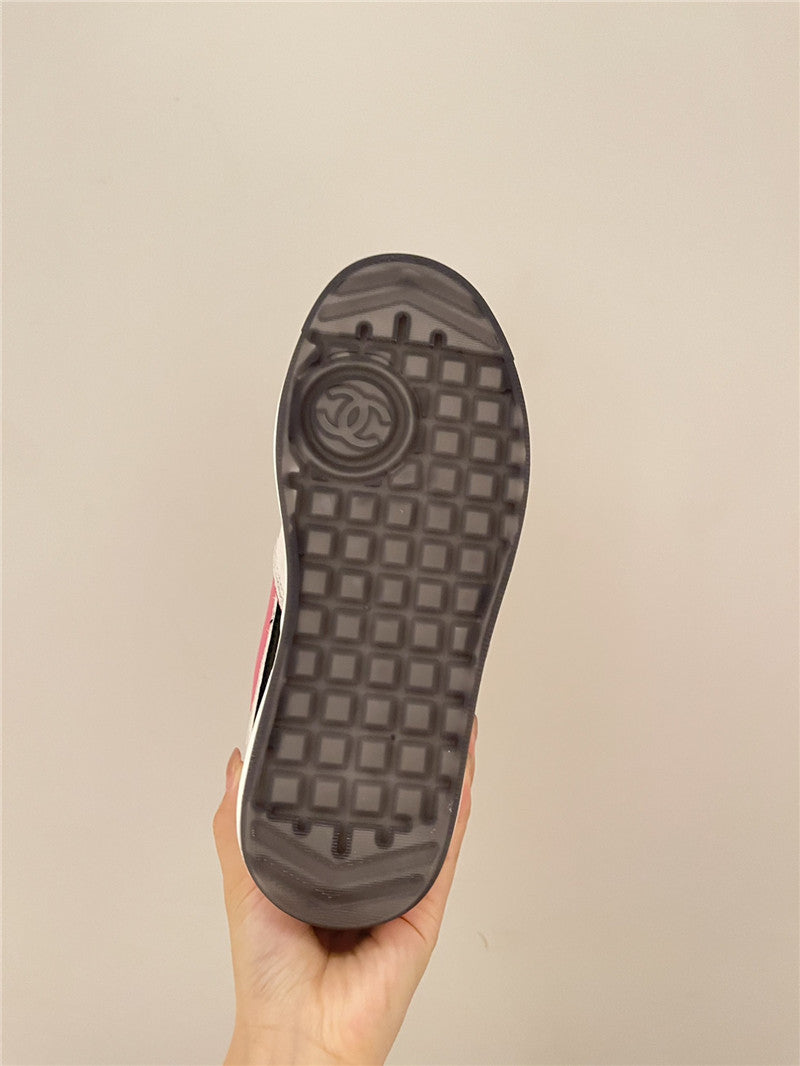 High Quality Luxury Chanel Early Autumn Panda Color Matching Sneakers – Style 90342 product detail