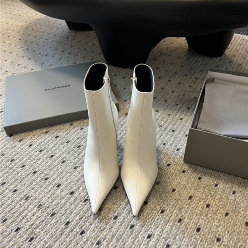 High Quality Luxury Balenciaga Pointed Toe Zip Boots product detail