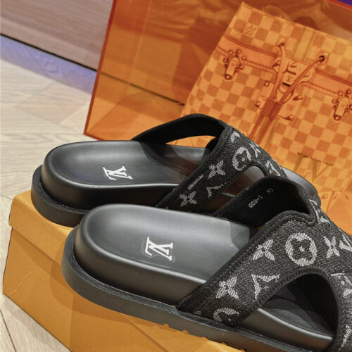 High Quality Luxury Louis Vuitton Summer All-Match Beach Slippers – Style 73763 product detail