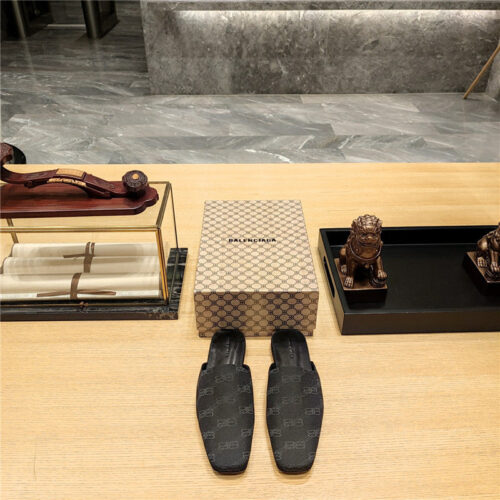 High Quality Luxury Balenciaga Padded Flat Toe Slides – Style 91331 product detail