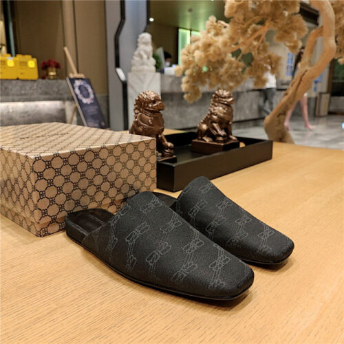 High Quality Luxury Balenciaga Padded Flat Toe Slides – Style 91331 product detail