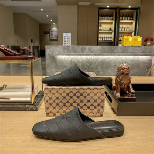 High Quality Luxury Balenciaga Padded Flat Toe Slides – Style 91331 product detail