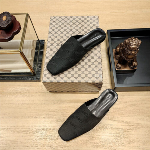 High Quality Luxury Balenciaga Padded Flat Toe Slides – Style 91331 product detail