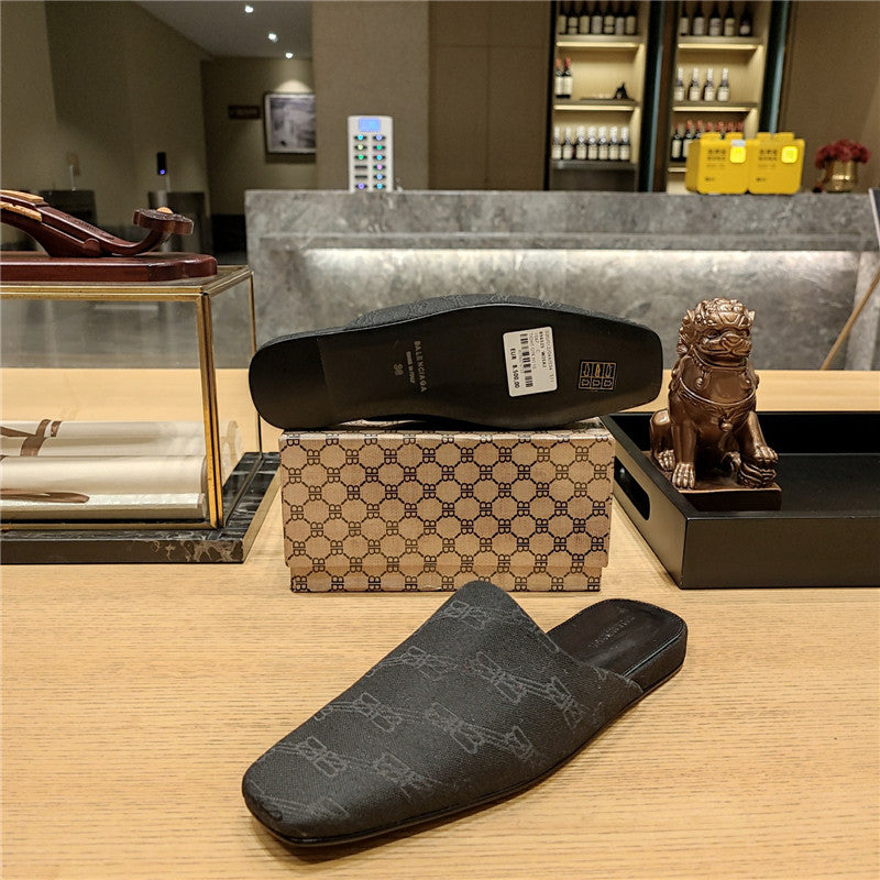 High Quality Luxury Balenciaga Padded Flat Toe Slides – Style 91331 product detail