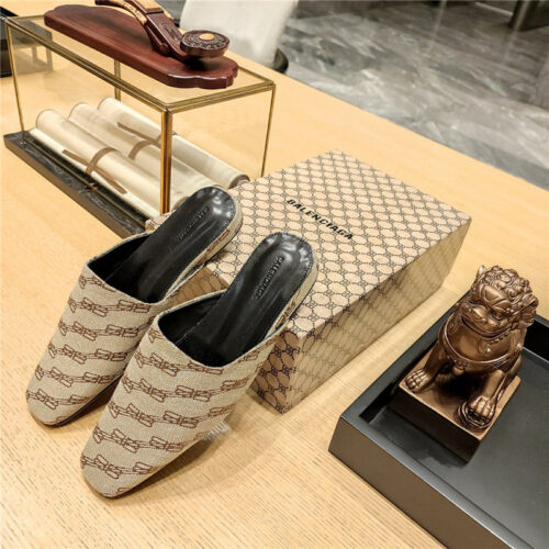 High Quality Luxury Balenciaga Padded Flat Toe Slides – Style 55171 alternate view