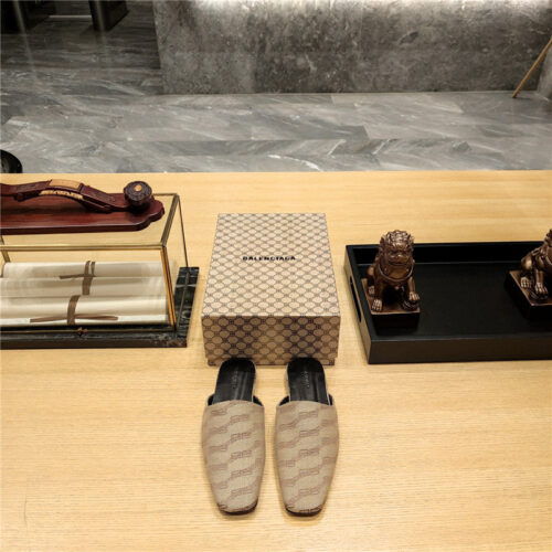 High Quality Luxury Balenciaga Padded Flat Toe Slides – Style 55171 product detail