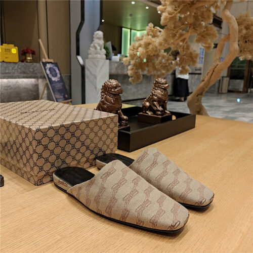 High Quality Luxury Balenciaga Padded Flat Toe Slides – Style 55171 product detail