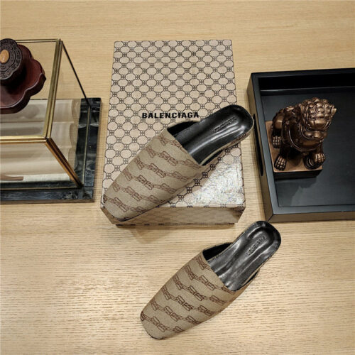 High Quality Luxury Balenciaga Padded Flat Toe Slides – Style 55171 product detail