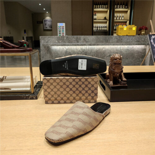 High Quality Luxury Balenciaga Padded Flat Toe Slides – Style 55171 product detail