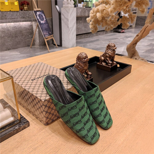High Quality Luxury Balenciaga Padded Flat Toe Slides product detail