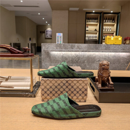 High Quality Luxury Balenciaga Padded Flat Toe Slides product detail