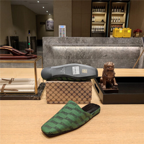 High Quality Luxury Balenciaga Padded Flat Toe Slides product detail