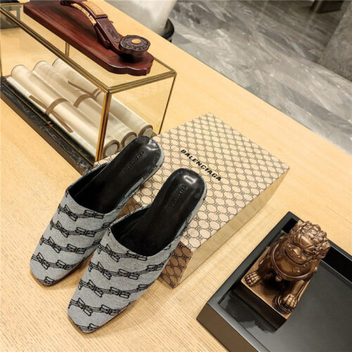 High Quality Luxury Balenciaga Padded Flat Toe Slides – Style 50083 alternate view