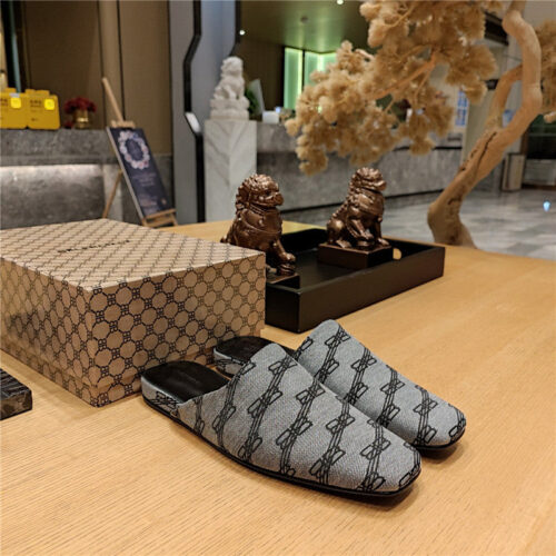High Quality Luxury Balenciaga Padded Flat Toe Slides – Style 50083 product detail