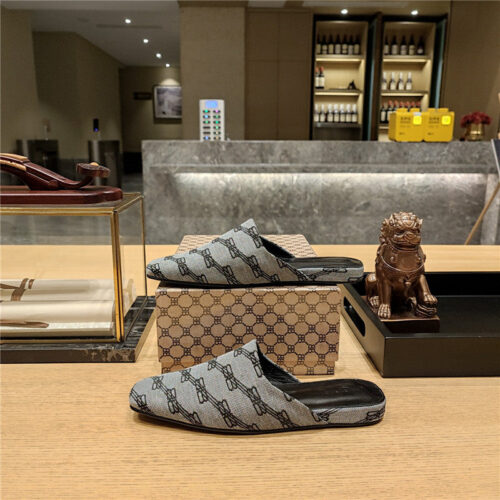 High Quality Luxury Balenciaga Padded Flat Toe Slides – Style 50083 product detail