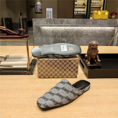 High Quality Luxury Balenciaga Padded Flat Toe Slides – Style 50083 product detail