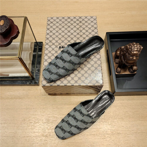 High Quality Luxury Balenciaga Padded Flat Toe Slides – Style 50083 product detail