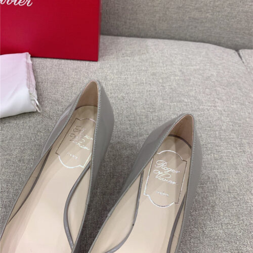 High Quality Luxury Roger Vivier New Leather Buckle Cat Heel Shoes – Style 54580 product detail