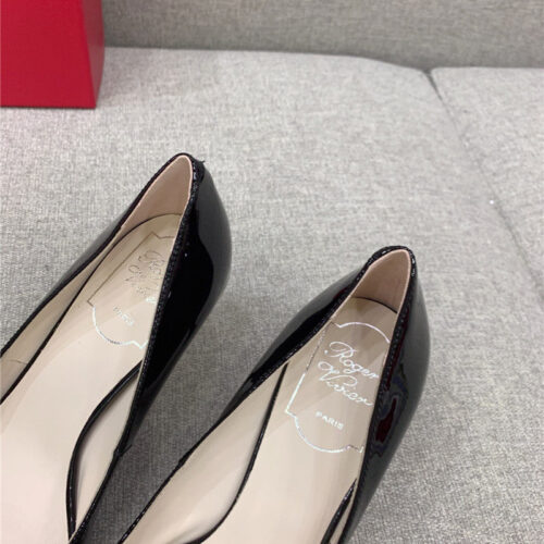 High Quality Luxury Roger Vivier New Leather Buckle Cat Heel Shoes product detail